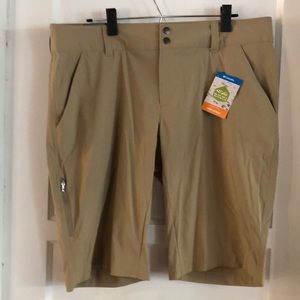 Columbia OMNI-SHIELD Women’s 16 Short Court Khakis